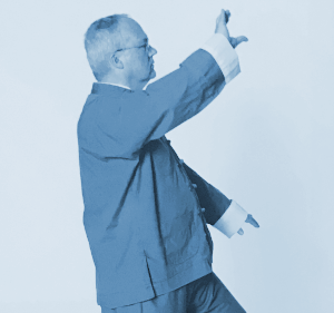 Frieder Anders in Tai Chi-Positur